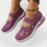 Ортопедични обувки с бродирани цветя