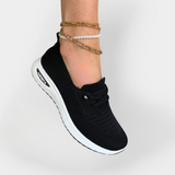 Спортни обувки с лека материя и гъвкава подметка