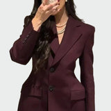 Сако с Впечатляваща Линия и Бутон