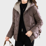 Стефания – Топла дамска зимна яка с качулка и стегнат дизайн