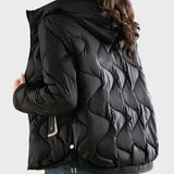 Стефания – Топла дамска зимна яка с качулка и стегнат дизайн