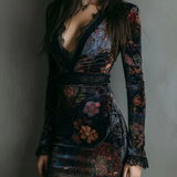 Емилия | Флорална мини рокля от кадифе с дантела