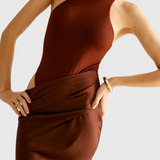 Леона Макси Рокля с Тънък Топ Стил и Издължена Силуета